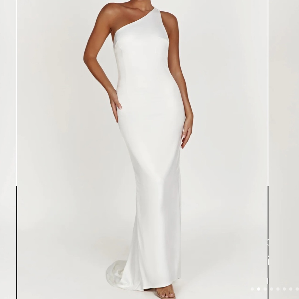 MESHSKI Harper One Shoulder Gown Size S - White